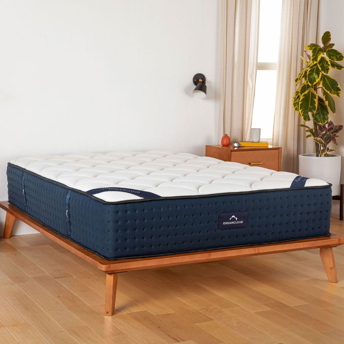 Picture of Dreamcloud Tight Top Full Mattress