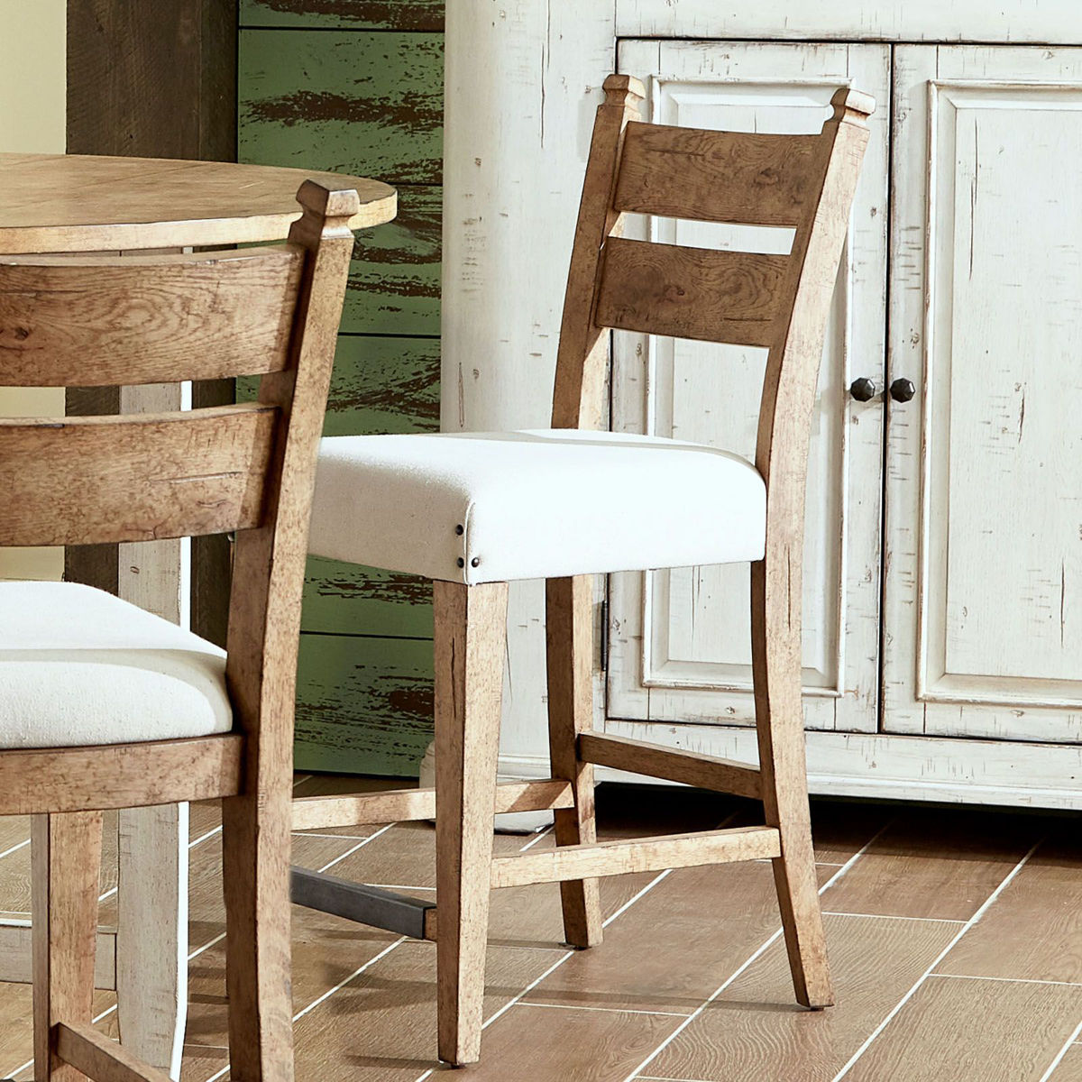 Picture of Trisha Yearwood Coming Home Kingship Stool