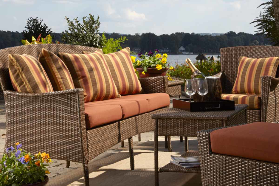 3 ideas for arranging your patio furniture