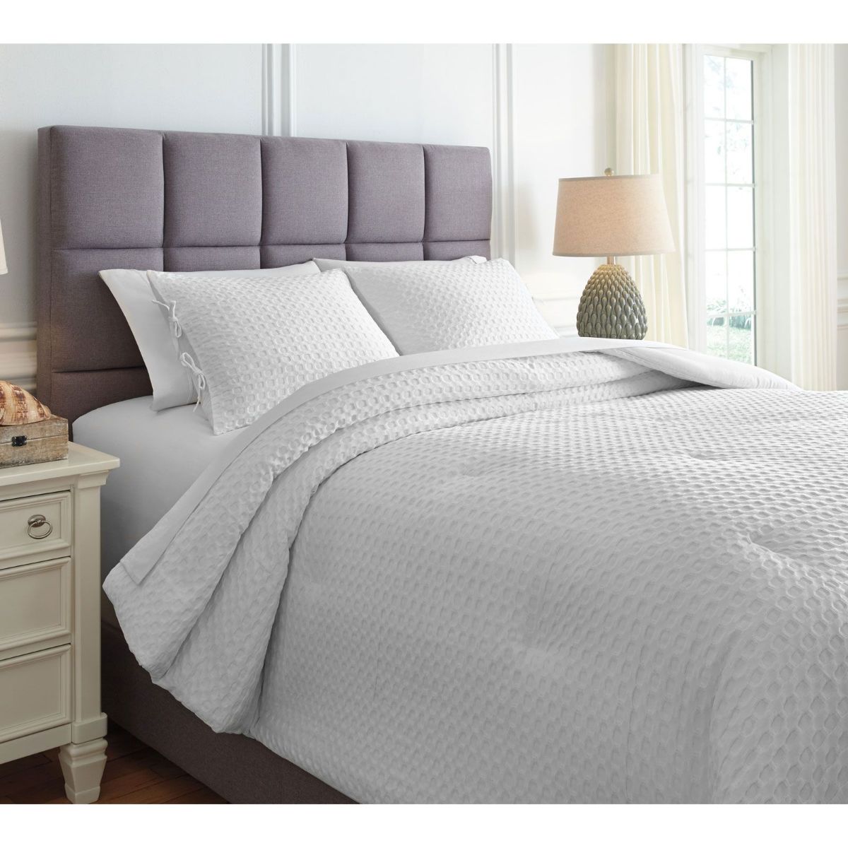 Picture of Maurilio Queen Comforter Set