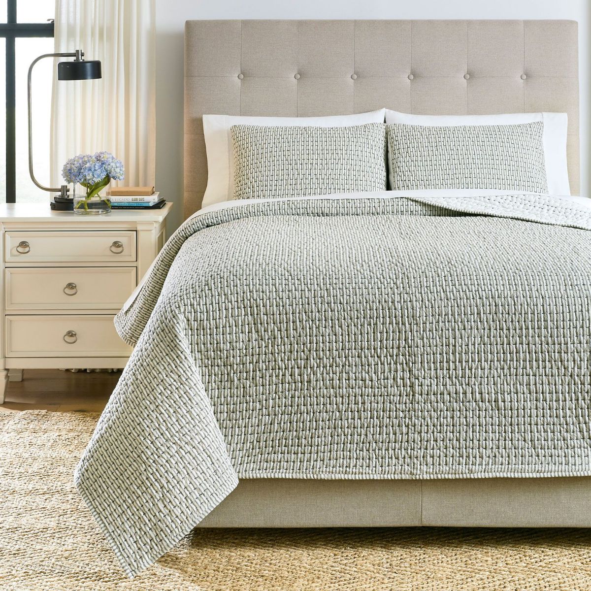 Picture of Doralia Queen Coverlet Set