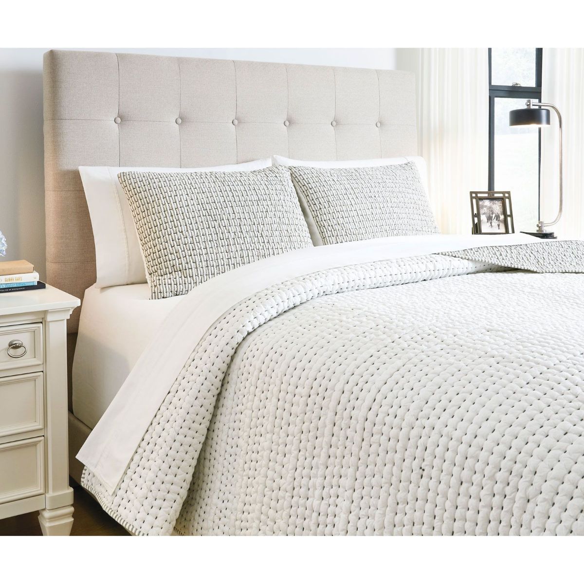 Picture of Doralia Queen Coverlet Set