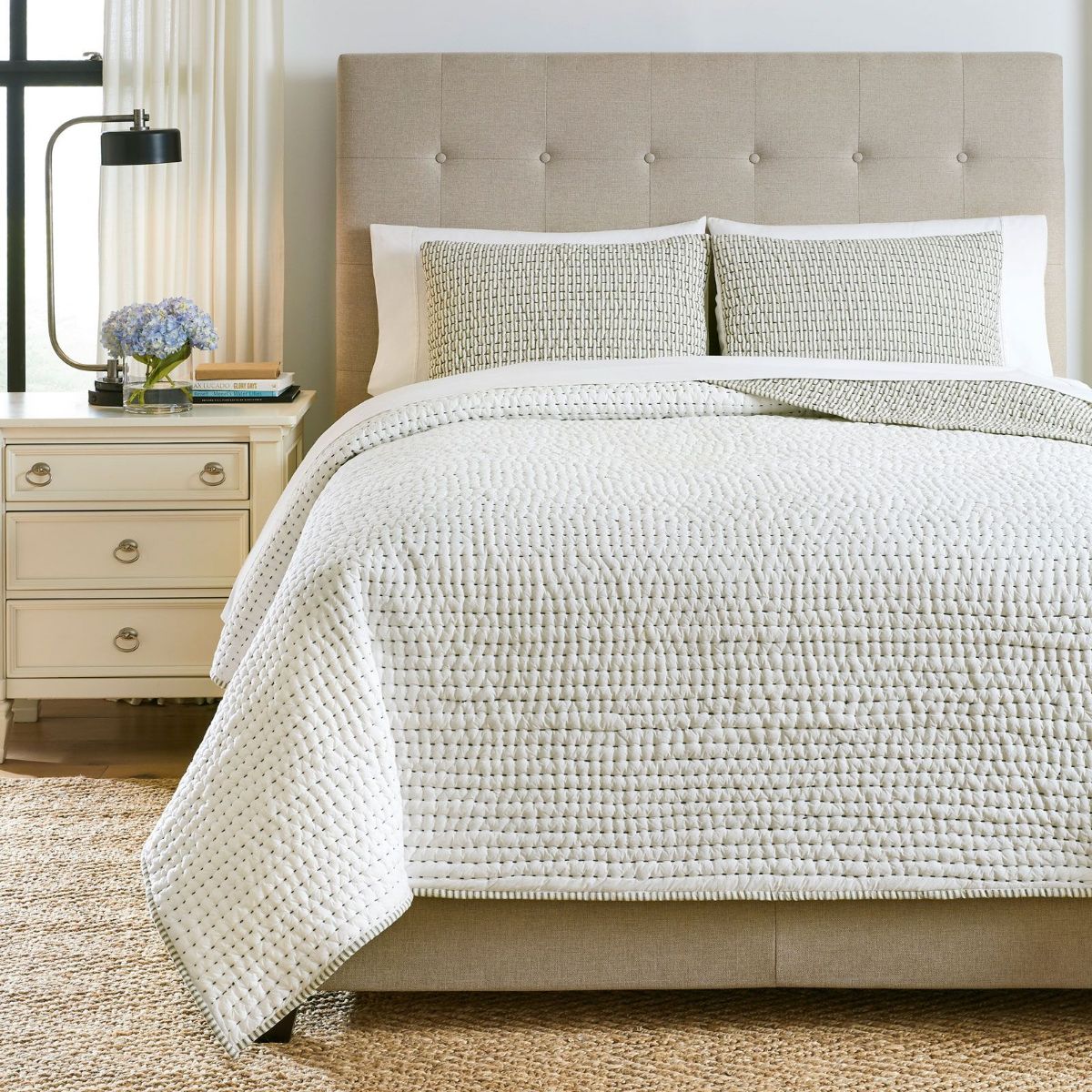 Picture of Doralia Queen Coverlet Set