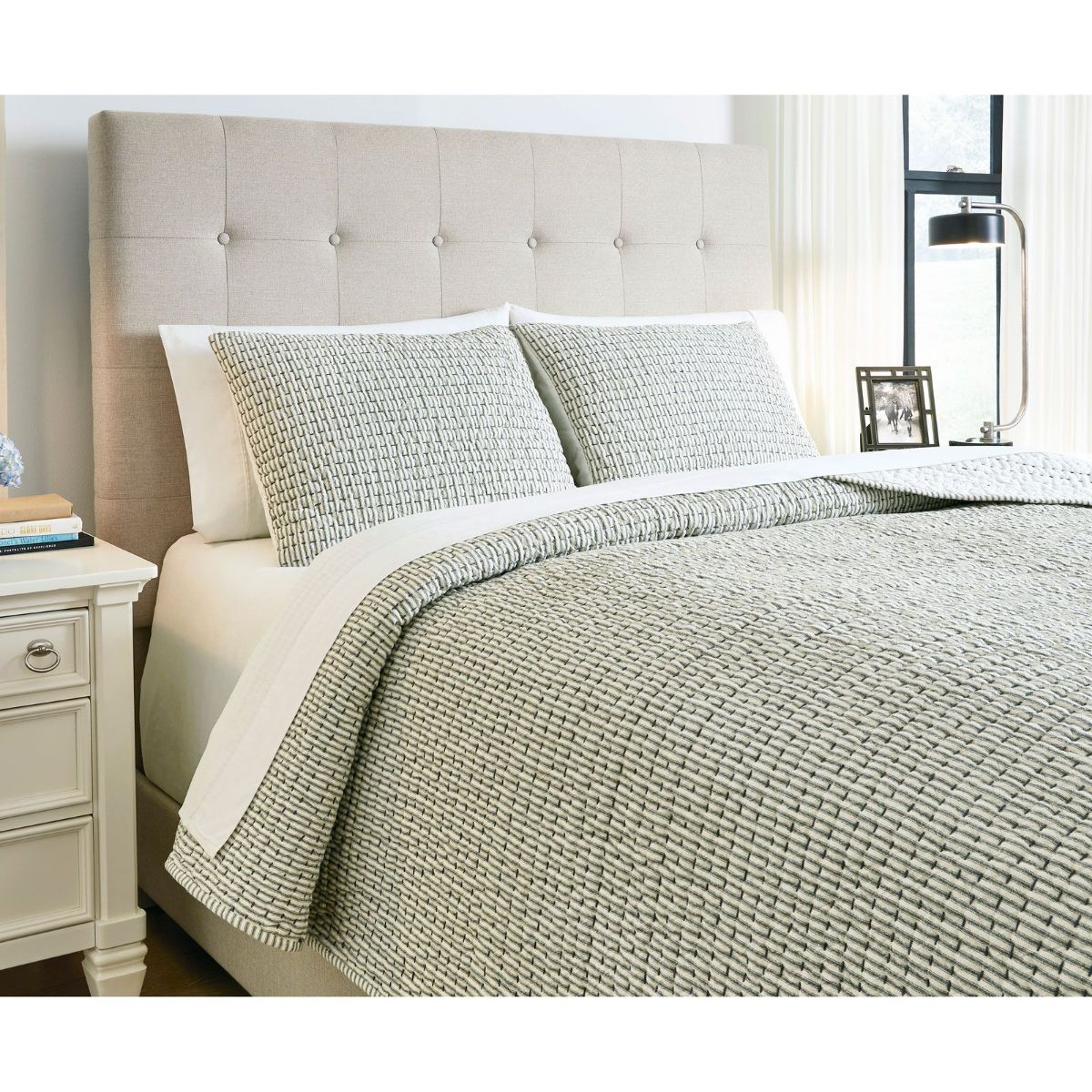 Picture of Doralia Queen Coverlet Set