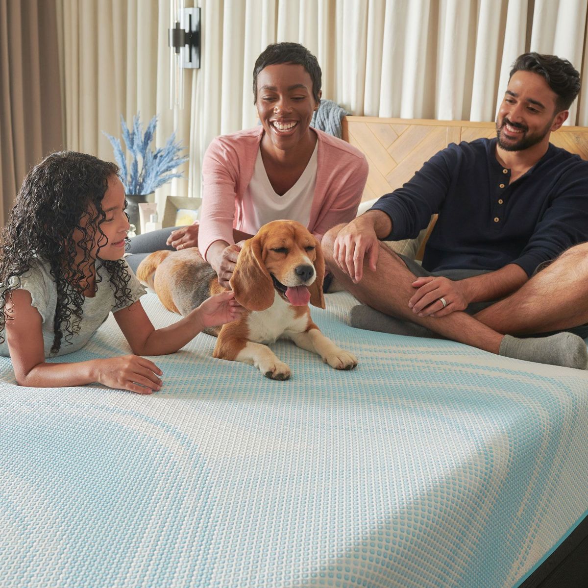 Picture of TEMPUR-LuxeBreeze 2.0 Medium Hybrid Queen Mattress Set