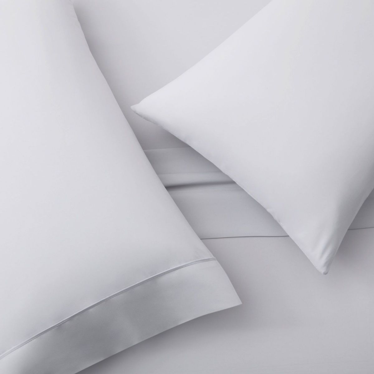 Picture of Full White Soft-Knit Microfiber Sheet Set