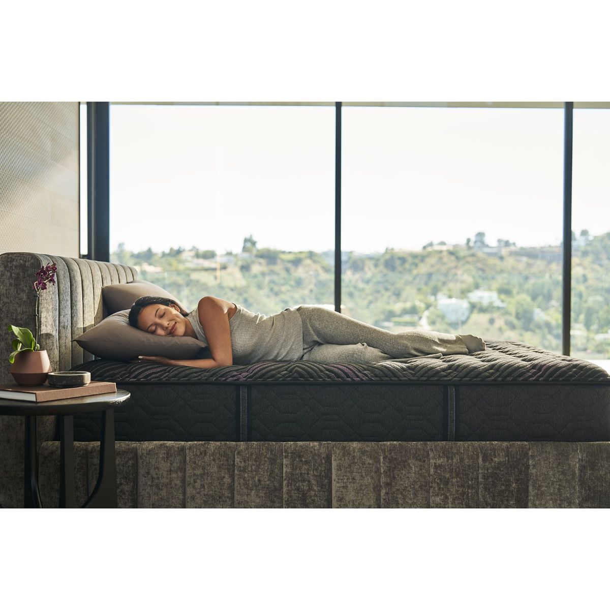 Picture of Beautyrest Black Series Two Firm Full Mattress Set