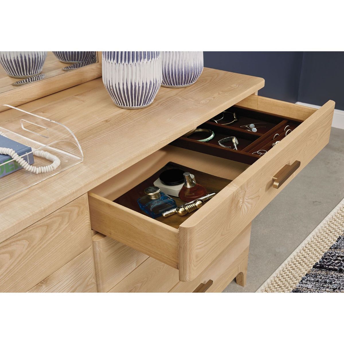 Picture of Essence Dresser