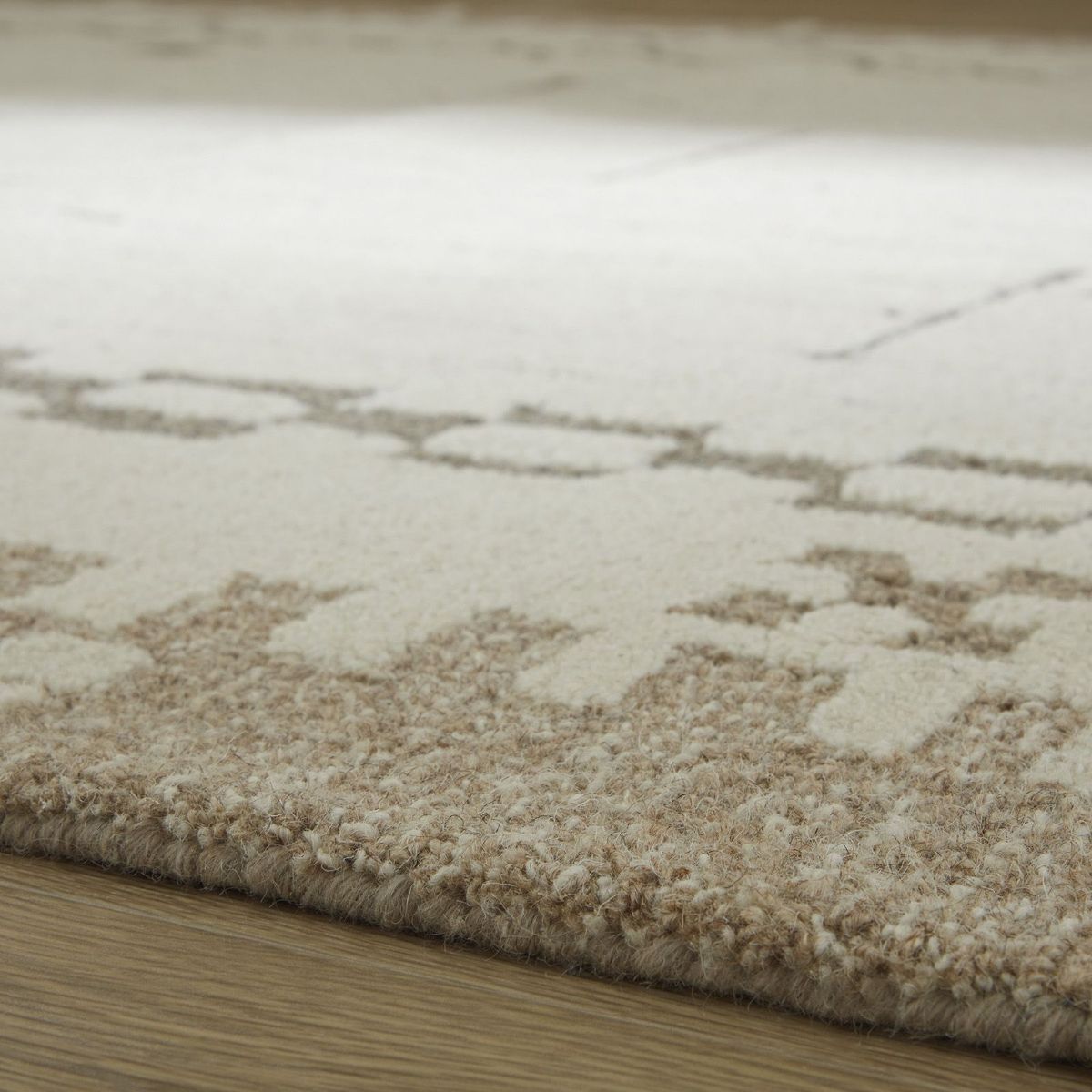 Picture of Dot 5' x 8' Wool Rug